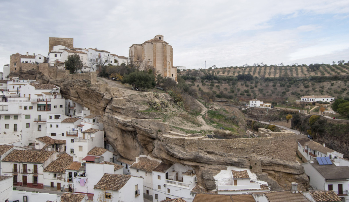 RESTAURACIÓN DE LAS MURALLAS DE SETENIL DE LAS BODEGAS